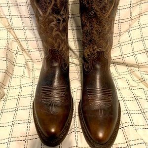 Men’s Ariat Heritage Cowboy Boots. 8 EE Width
